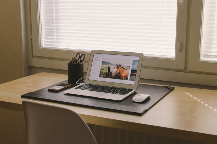 7.Laptop Table