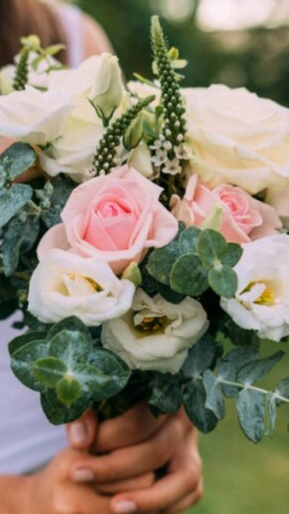 What Are The Commonly Used Flowers In Bouquets?